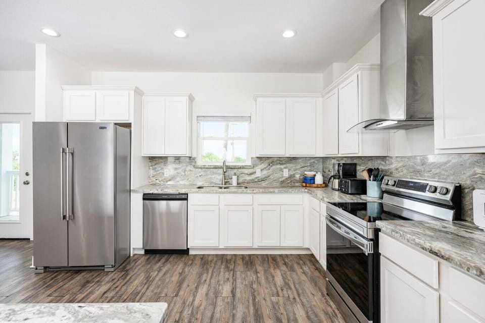 Fully equipped kitchen with plenty of space to cook and gather