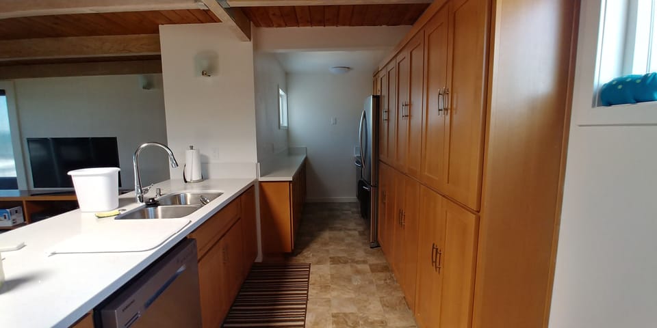 Kitchen with breakfast bar