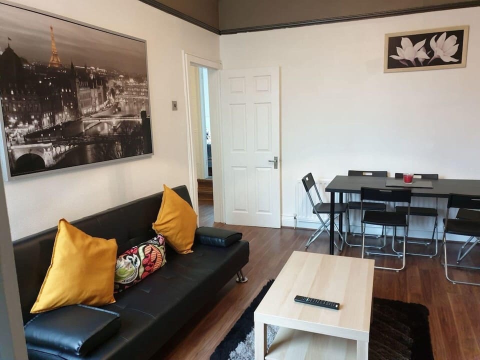 Apartment | Living area | 30-inch flat-screen TV with digital channels, TV