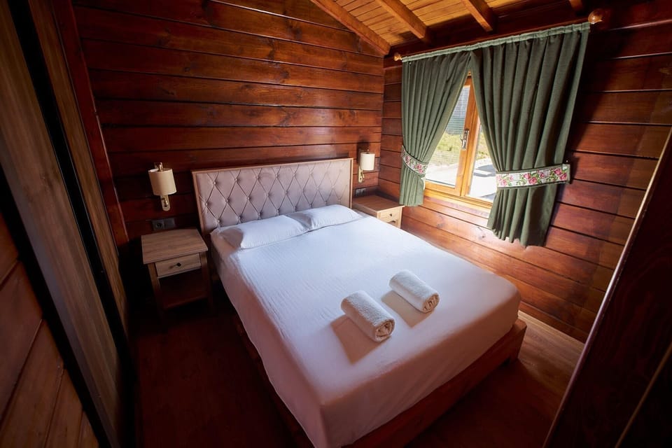 Deluxe Bungalow, 1 King Bed with Sofa bed | Premium bedding, Select Comfort beds, minibar, desk
