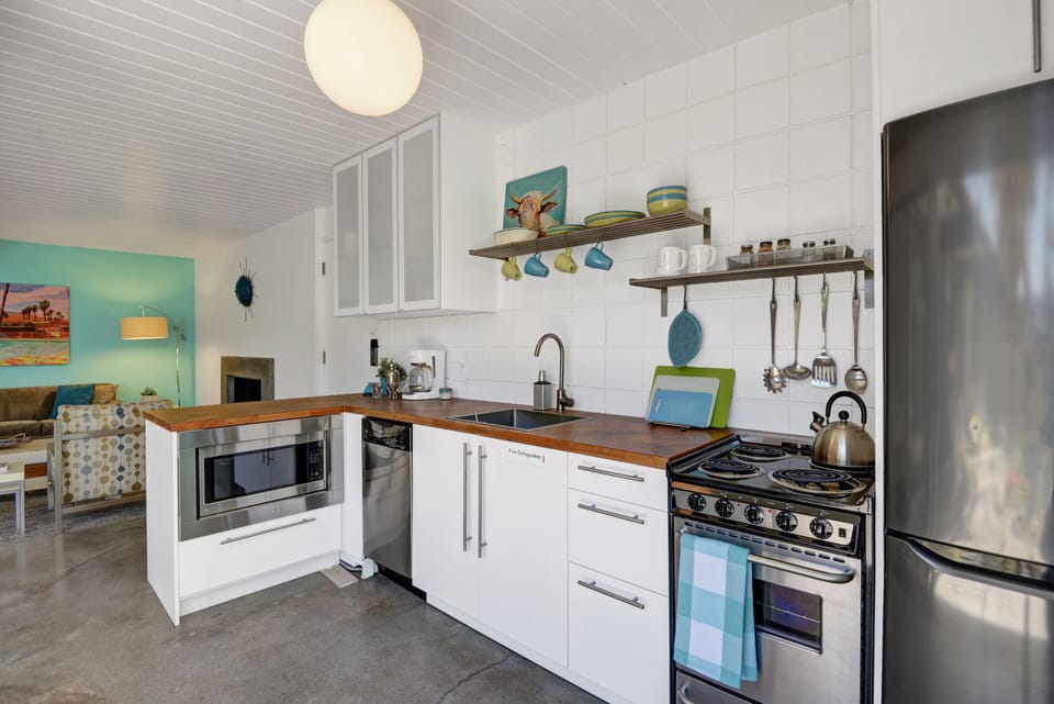 KITCHEN REVERSE