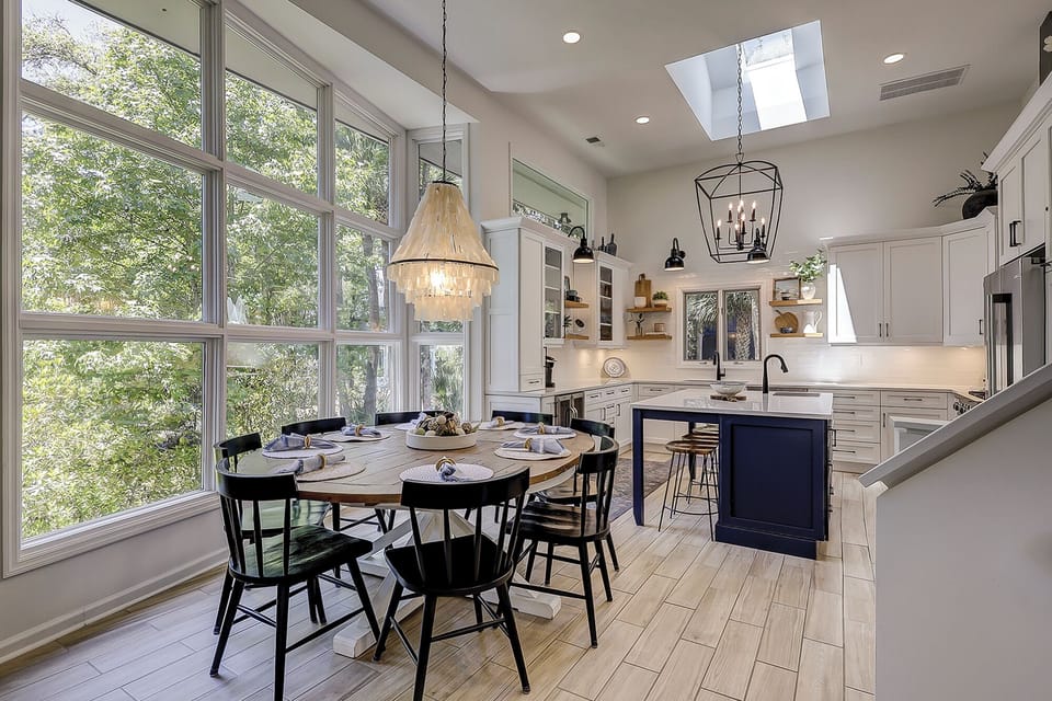 14 Canvasback - Dining (Mid-Level)