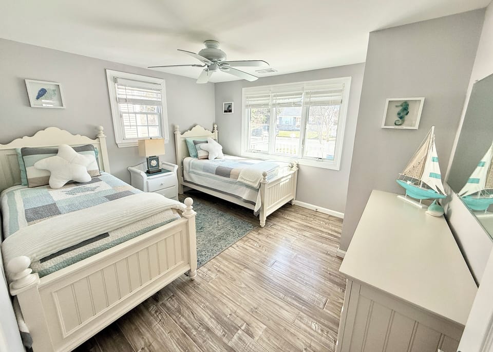 Twin Seashell Bedroom