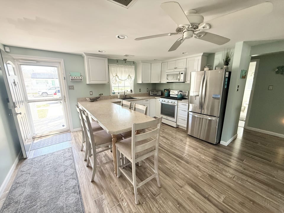 Full kitchen