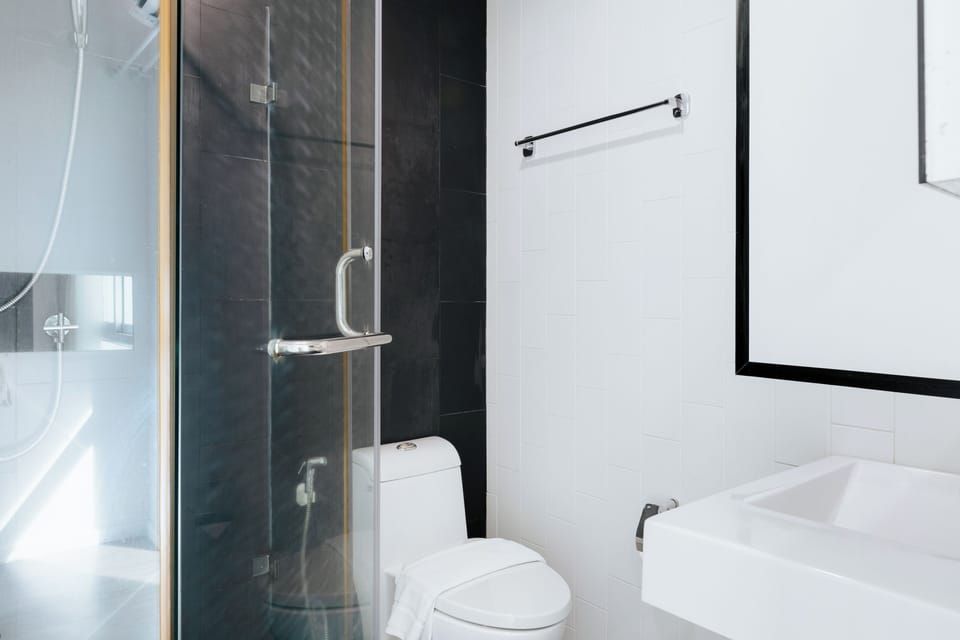 Superior Connecting Family | Bathroom | Shower, free toiletries, bidet, towels