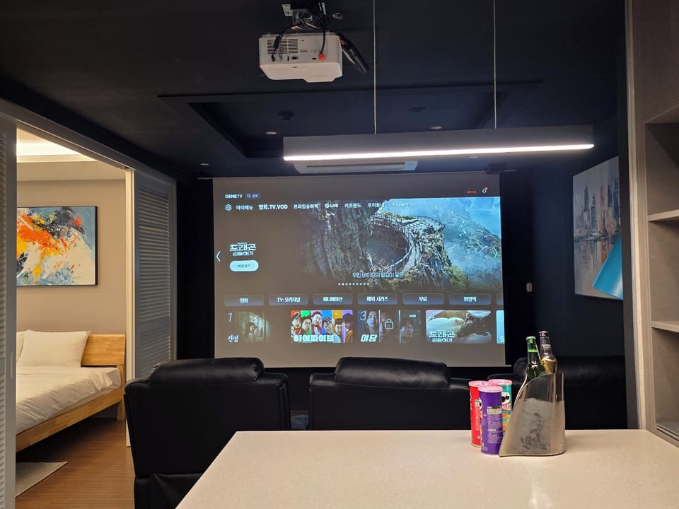 Cinema Suite | Living area | Flat-screen TV, heated floors