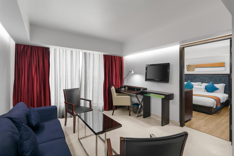 Junior Suite, 1 King Bed | Premium bedding, minibar, in-room safe, desk