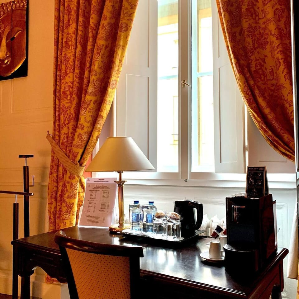 Suite, 1 Queen Bed, Non Smoking (Ming) | Room amenity