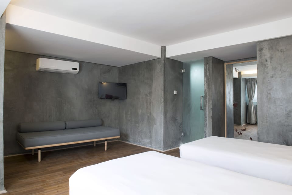 In-room safe, desk, iron/ironing board, free WiFi