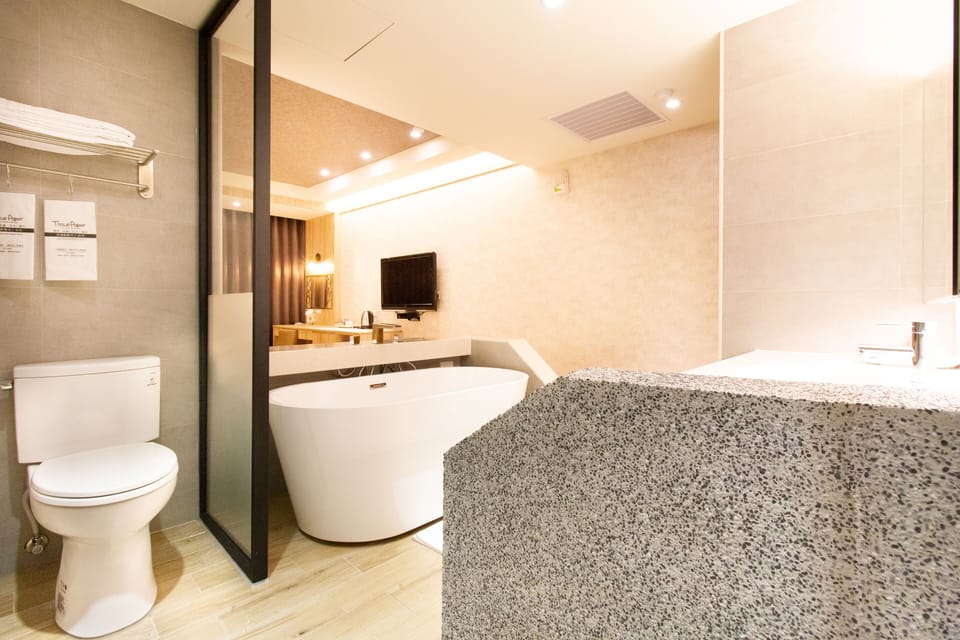 Standard Double Room (C) | Bathroom | Separate tub and shower, jetted tub, free toiletries, hair dryer