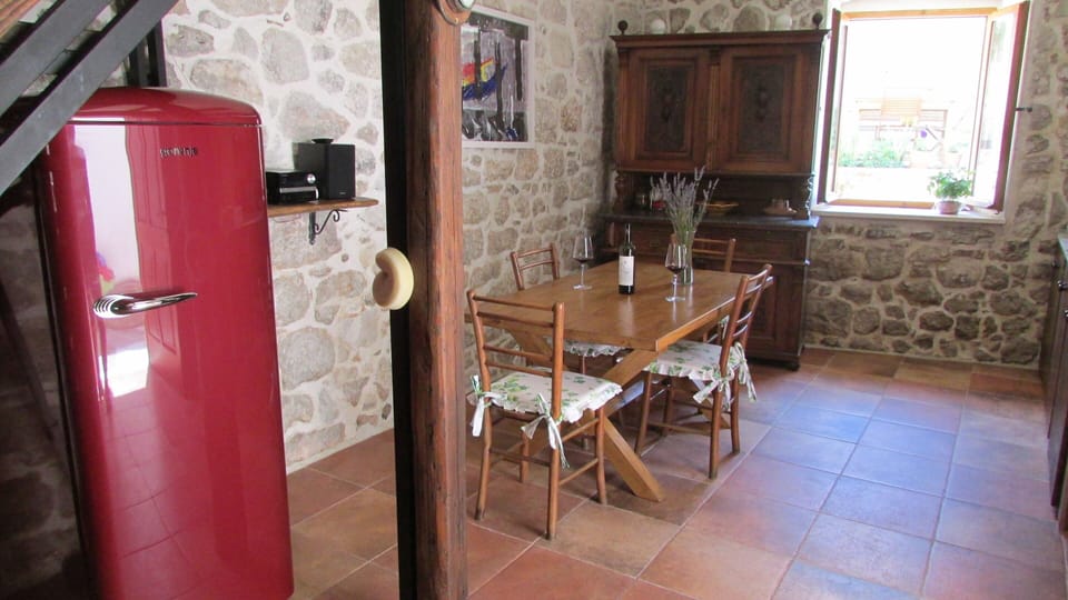 House (Two Bedroom Holiday Home) | In-room dining