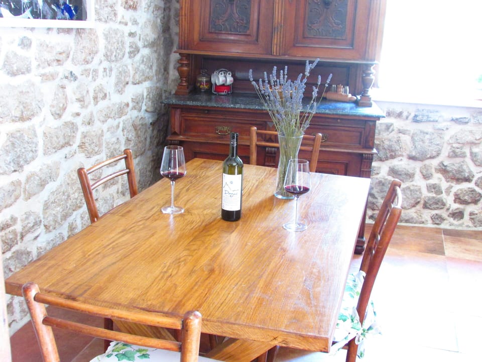 House (Two Bedroom Holiday Home) | In-room dining