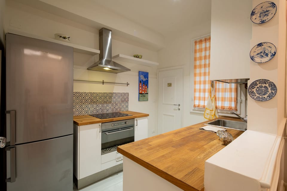Design Apartment | Private kitchen | Full-size fridge, oven, stovetop, coffee grinder