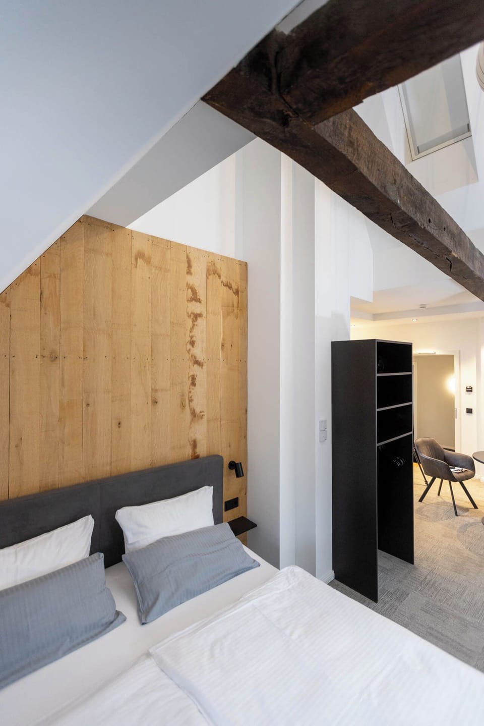 Comfort Studio Suite | Desk, blackout drapes, free WiFi, bed sheets