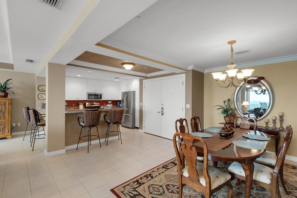 Dining Room and Breakfast bar