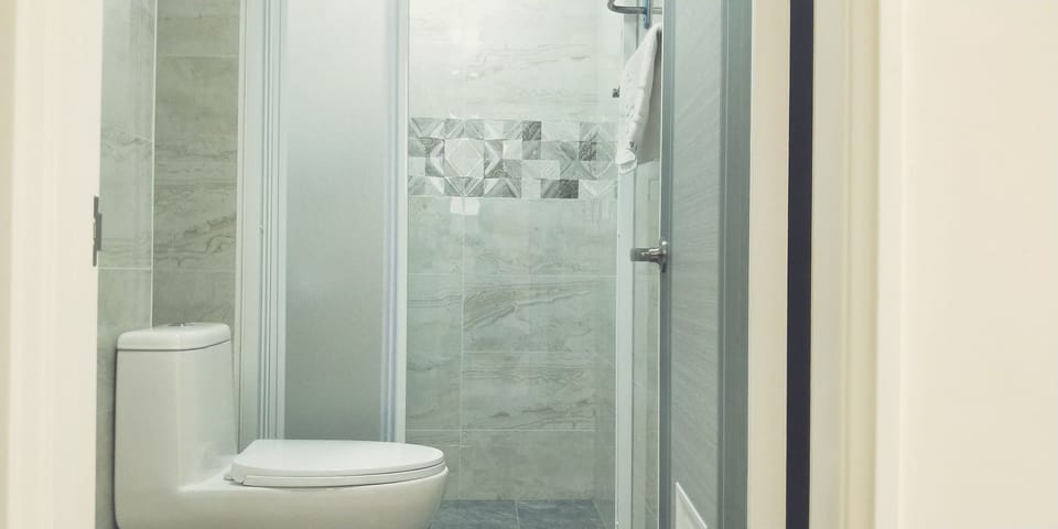 Superior Double Room | Bathroom | Shower, rainfall showerhead, free toiletries, hair dryer