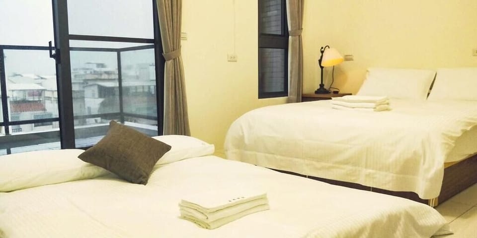 Quadruple Room | Desk, blackout drapes, soundproofing, free WiFi