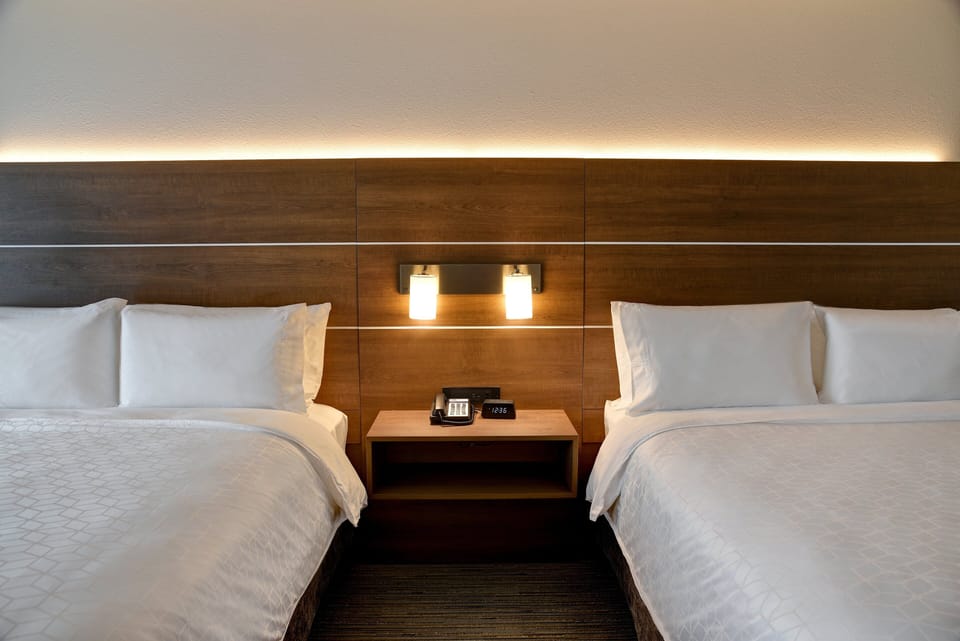 Desk, laptop workspace, iron/ironing board, free WiFi