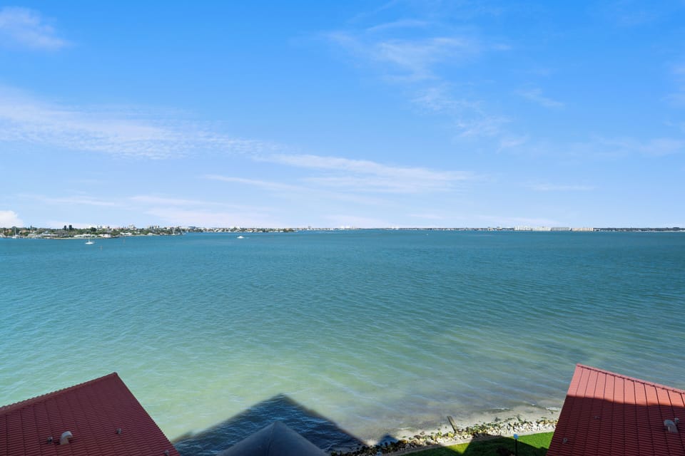 Condo (2 Bedrooms) | Property amenity