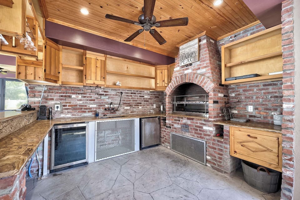 House (4 Bedrooms) | Property amenity