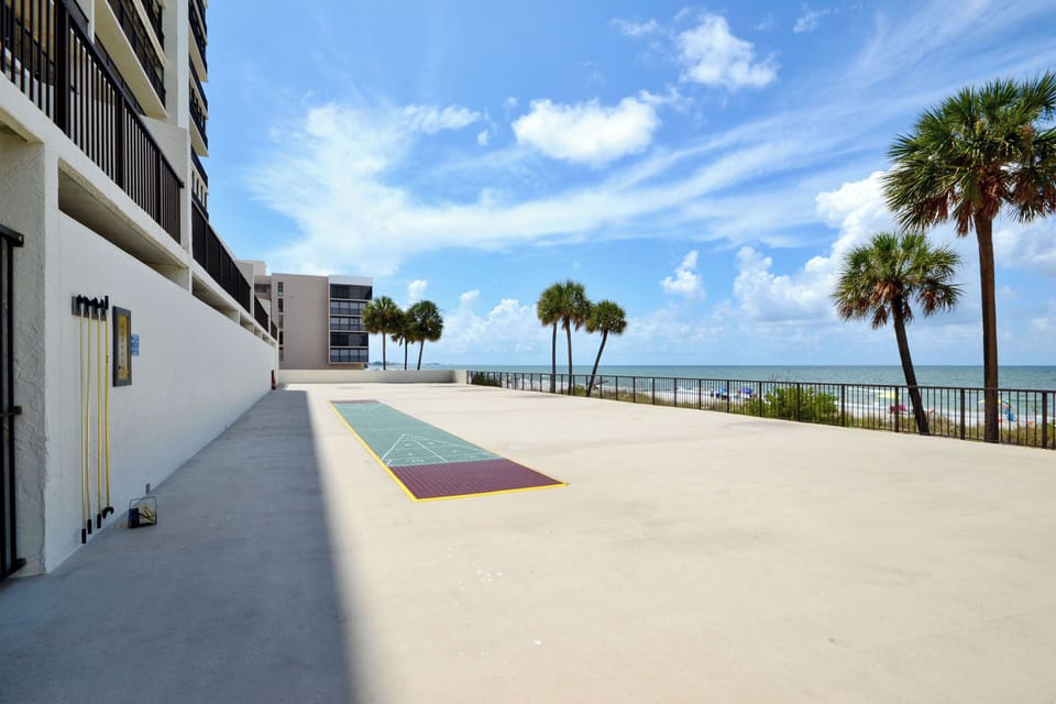 Condo (2 Bedrooms) | Property amenity