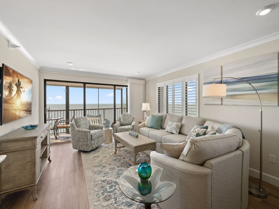Condo (2 Bedrooms) | Front of property