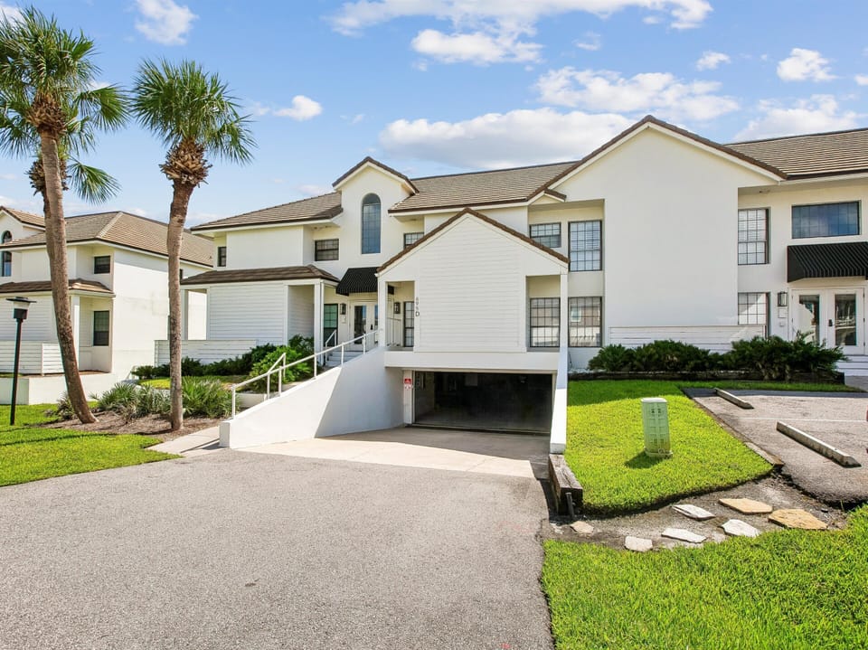 Condo (3 Bedrooms) | Property amenity