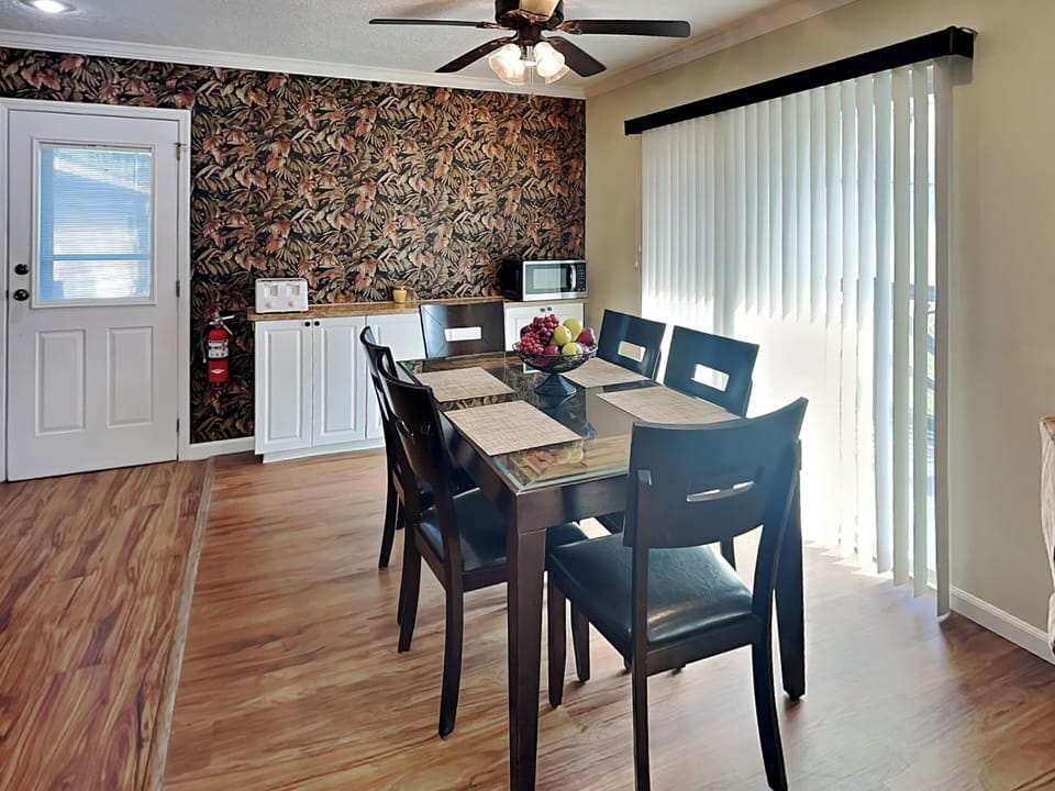 Condo (2 Bedrooms) | Property amenity