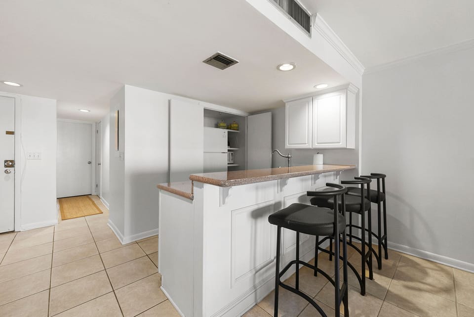 Condo, 1 Bedroom | Private kitchen | Microwave, stovetop, dishwasher, toaster