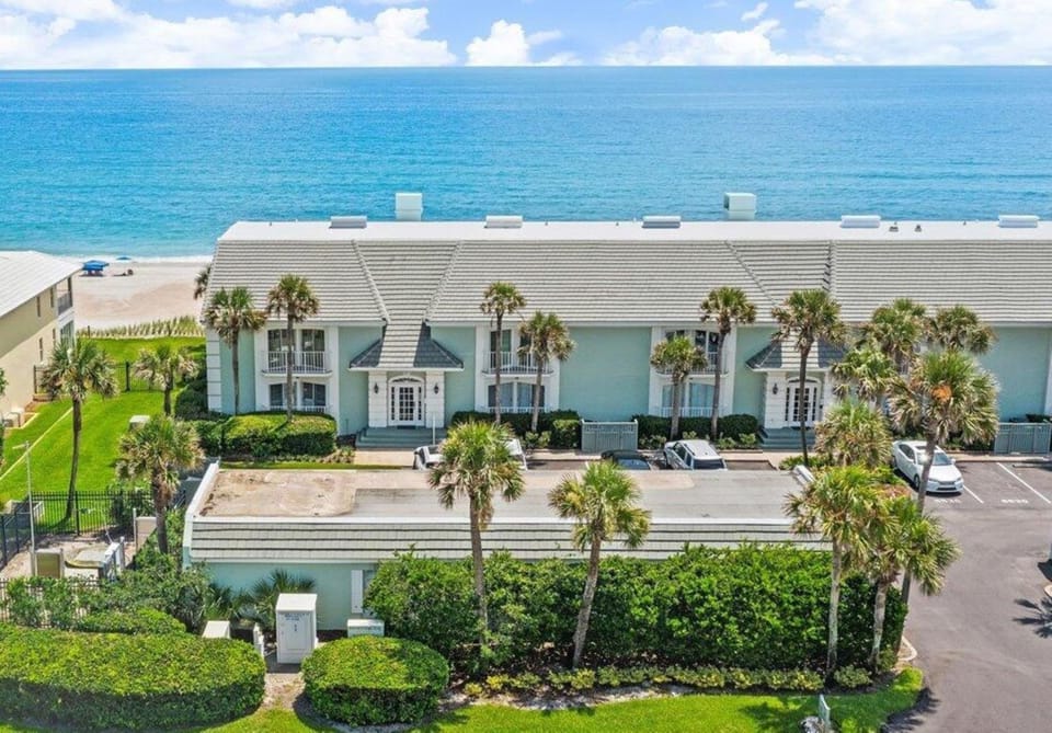 Condo (3 Bedrooms) | Property amenity