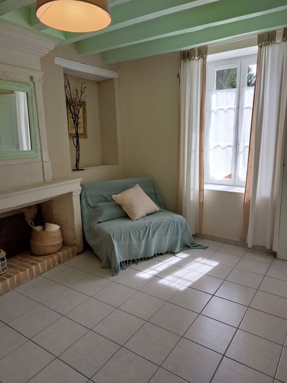 Family Room (Chez Maelle) | Desk, travel crib, free WiFi, bed sheets