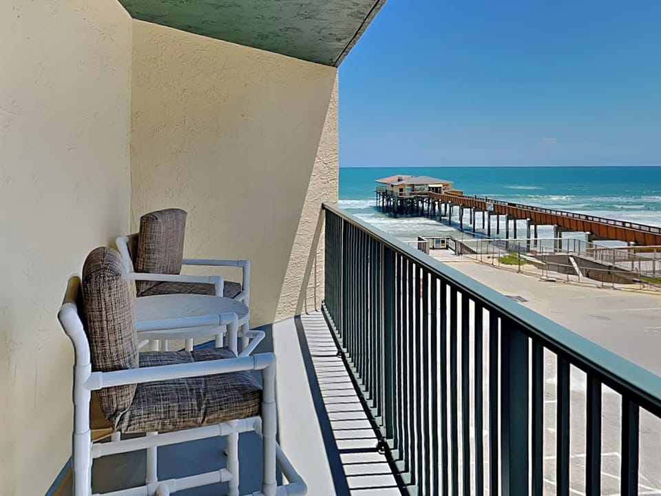 Condo (1 Bedroom) | Property amenity