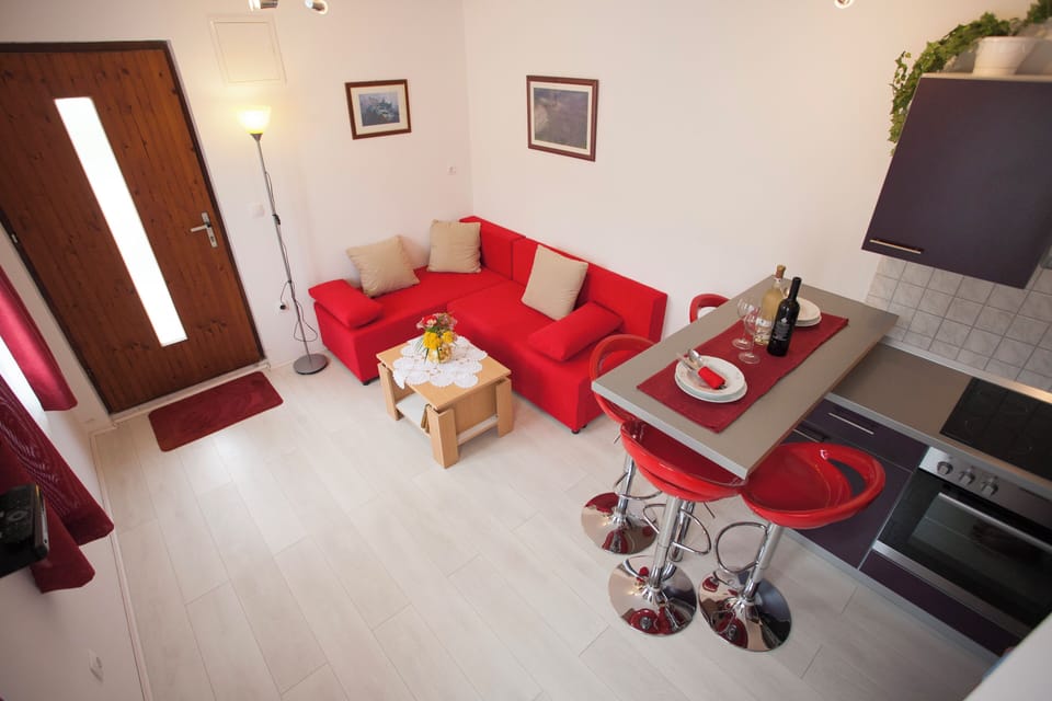 Apartment, 1 Bedroom, Smoking, Terrace | Living room