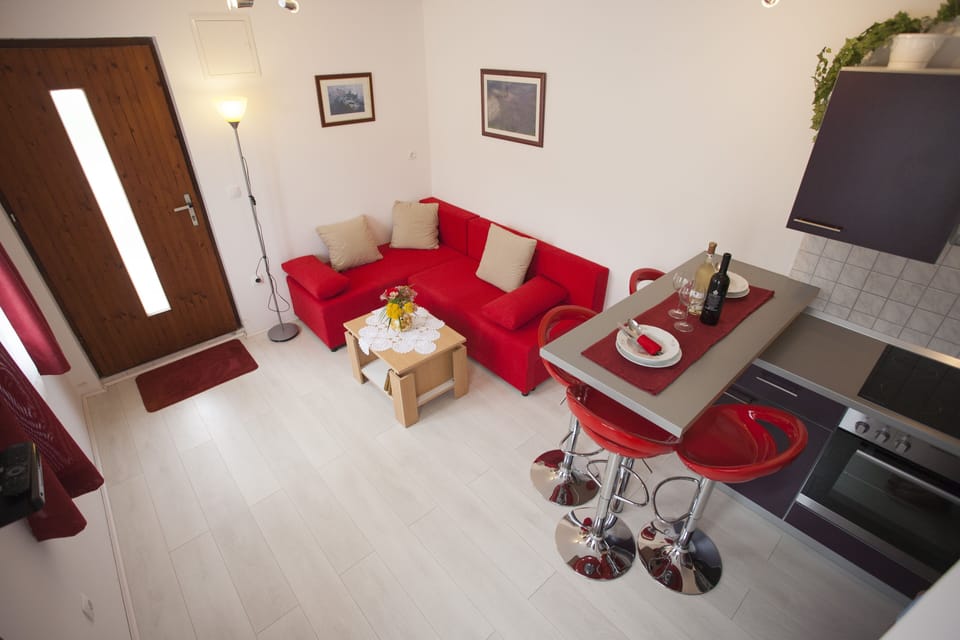 Apartment, 1 Bedroom, Smoking, Terrace | Living room