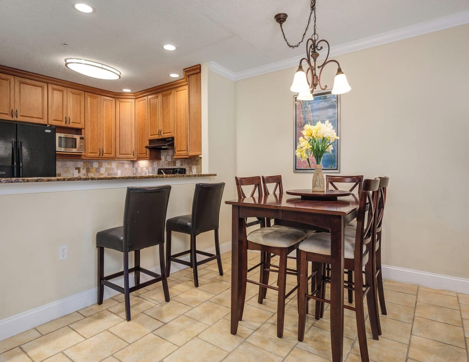 Condo (3 Bedrooms) | Property amenity