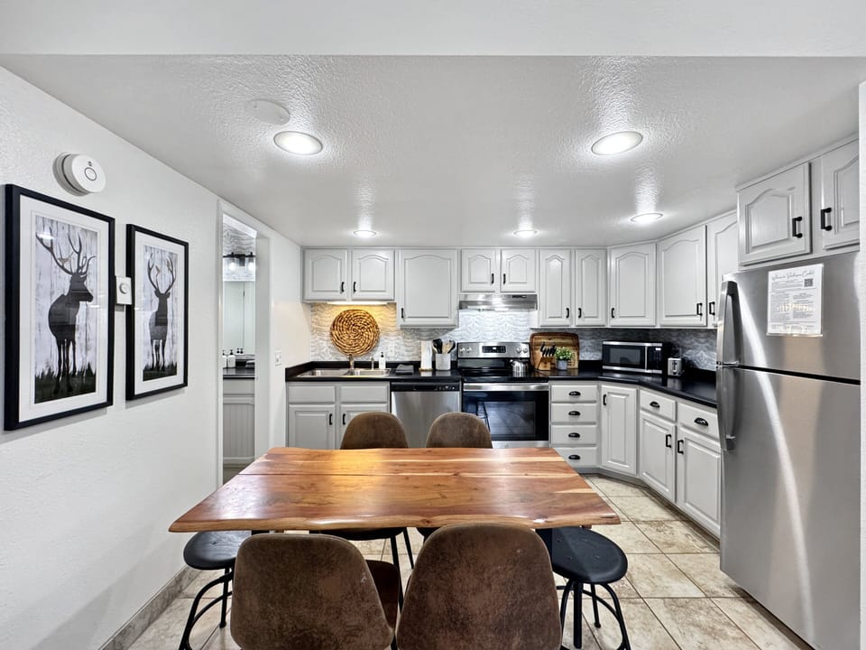 …featuring sleek stainless steel appliances for a modern, stylish look.