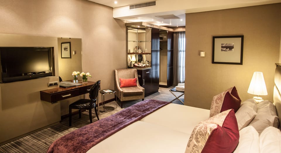 1 bedroom, premium bedding, minibar, in-room safe
