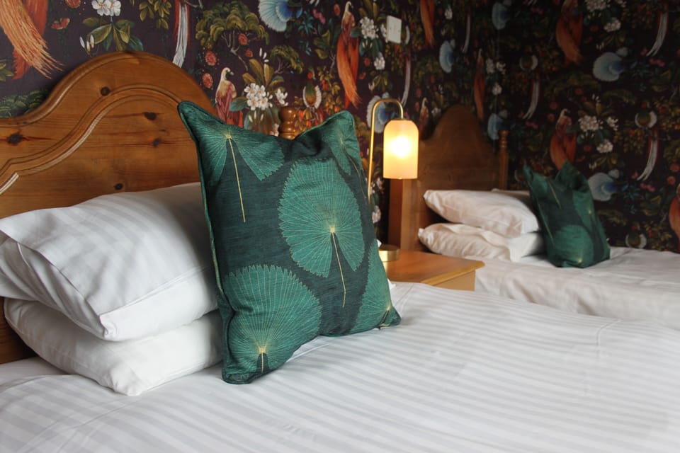 Twin Room, Ensuite | Free WiFi, bed sheets