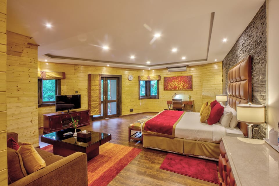 Luxury Double Room | Premium bedding, minibar, in-room safe, laptop workspace
