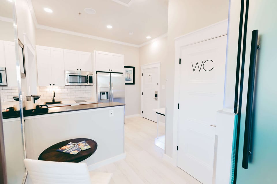 Deluxe Studio Suite (No Elevator Access) | Egyptian cotton sheets, premium bedding, down comforters, pillowtop beds