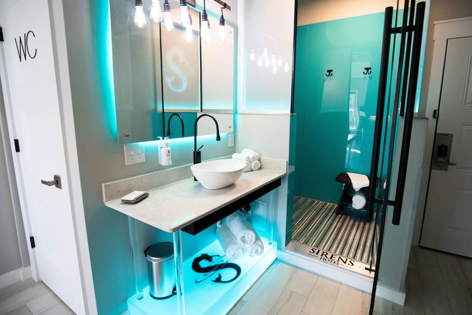 Deluxe Studio Suite (No Elevator Access) | Egyptian cotton sheets, premium bedding, down comforters, pillowtop beds