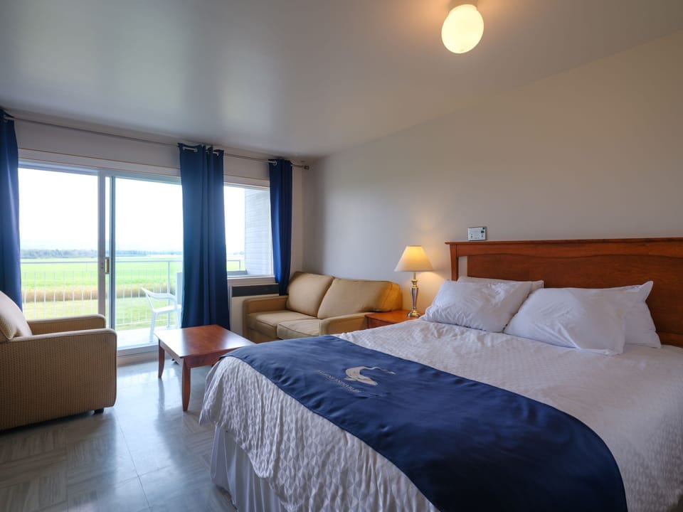 Comfort Room | Free WiFi, bed sheets