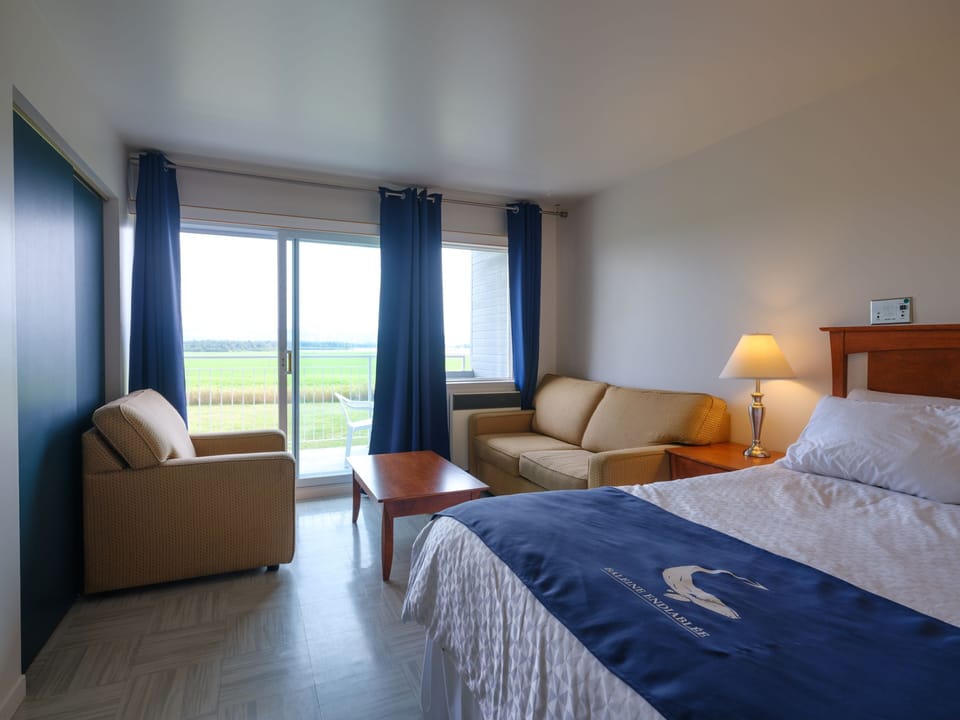 Comfort Room | Free WiFi, bed sheets