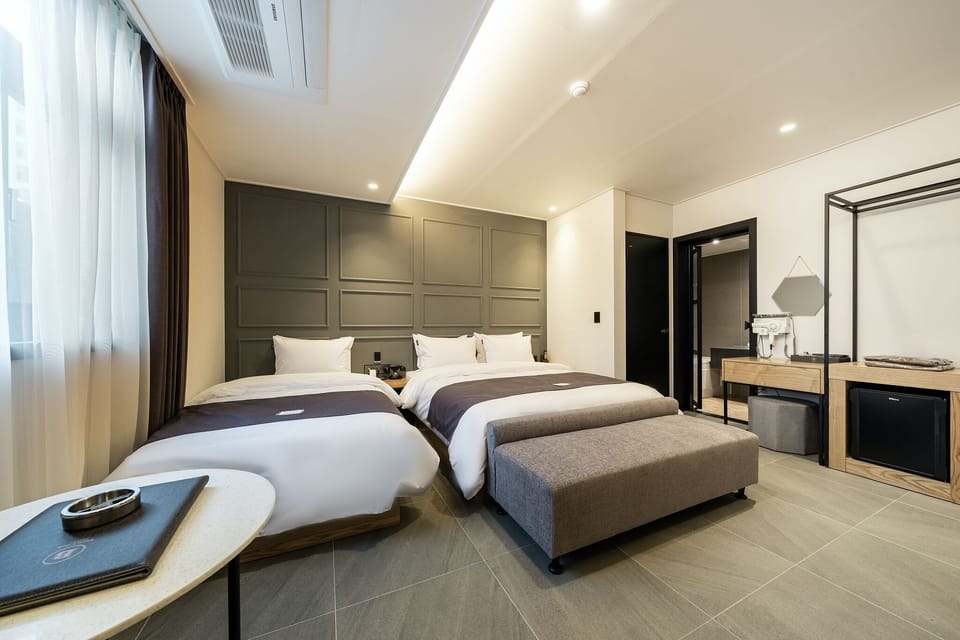 Premium Twin Room | In-room safe, free WiFi