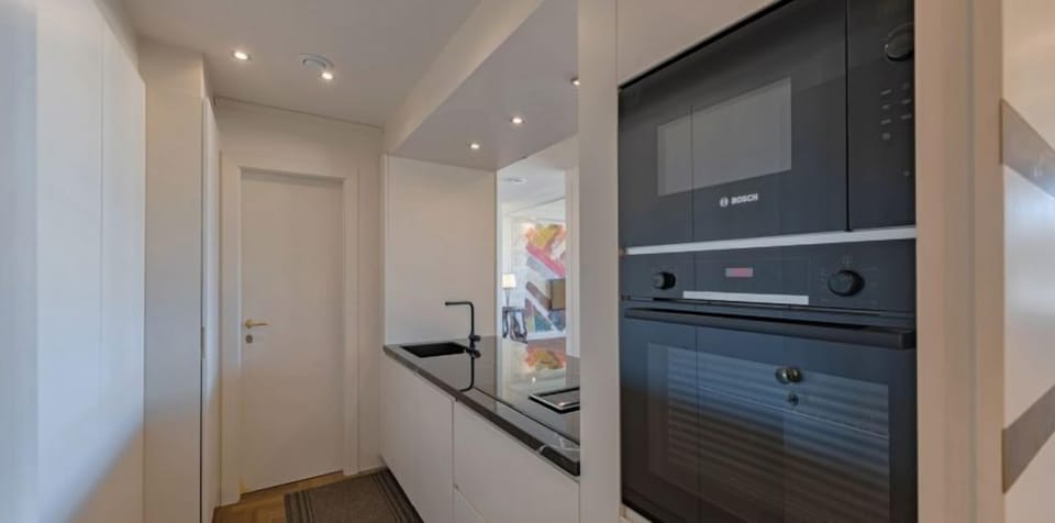 Apartment | Private kitchen | Full-size fridge, oven, stovetop, coffee/tea maker