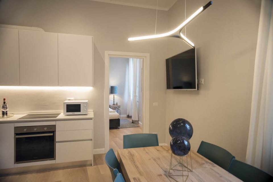 Exclusive Apartment, 3 Bedrooms, City View | Private kitchen | Fridge, microwave, oven, stovetop