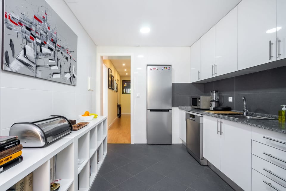 Apartment, 1 Bedroom | Private kitchen | Full-size fridge, microwave, oven, stovetop