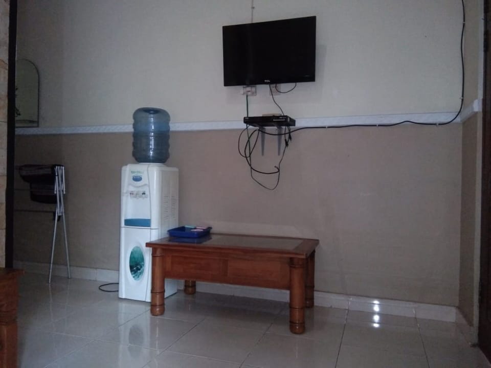 Standard Room | Minibar, desk, bed sheets