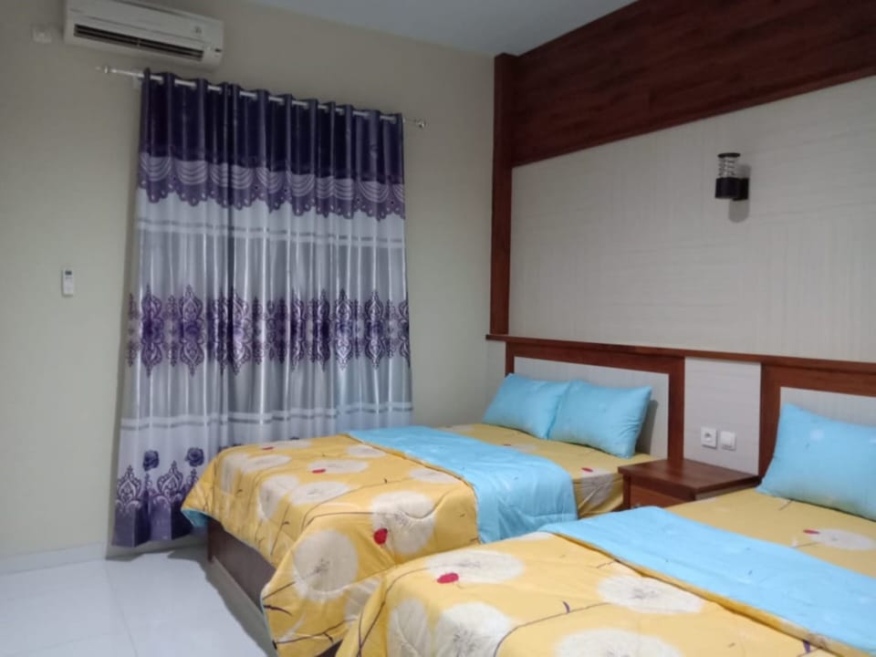 Bungalow | Minibar, desk, bed sheets