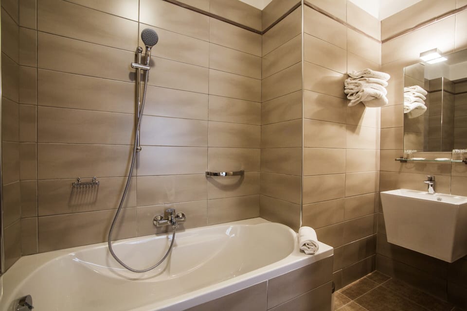 Superior Room, Balcony | Bathroom | Bidet, towels